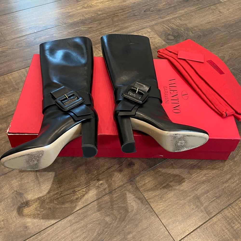 Valentino Garavani Black Leather Heeled Boots Size 38 - Picture 10 of 14